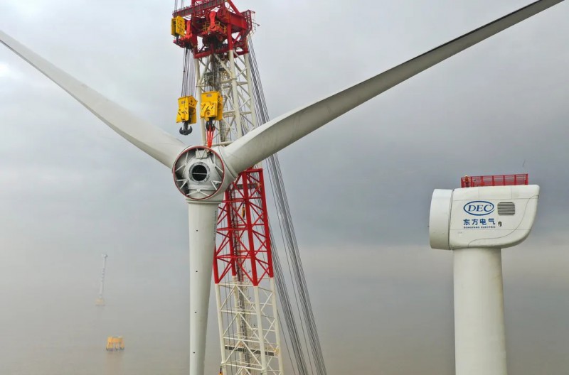 浙江玉环一期海上风电项目首台机组完成整体吊装