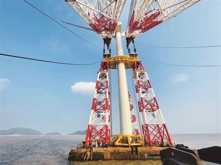 象山一号海上风电项目 首台风机安装成功