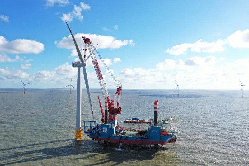 我国单体容量最大海上风电项目全部风机吊装完成！