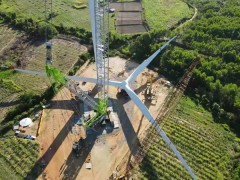 越南嘉莱风电项目首台风机顺利吊装
