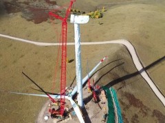 中广核兴安盟300万千瓦大基地项目首台风机吊装完成