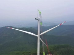 三峡新能源投资建设的东平风电场西片区最后一台风机吊装完成