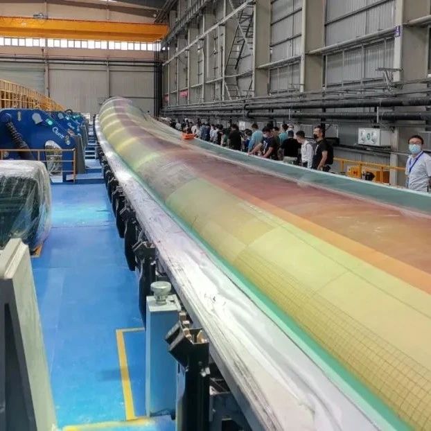 102米！来看看国内首款超百米柔性碳纤维叶片！