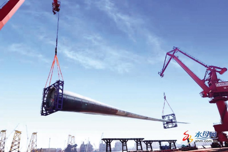 最长风电叶片达103米 蓬莱港刷新吊装世界纪录