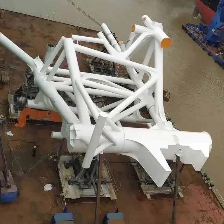 华润大东交付欧洲风电起重船吊臂托架