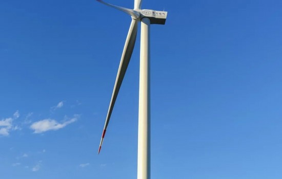 东方风电首台5.5MW双馈型风电机组一次并网成功