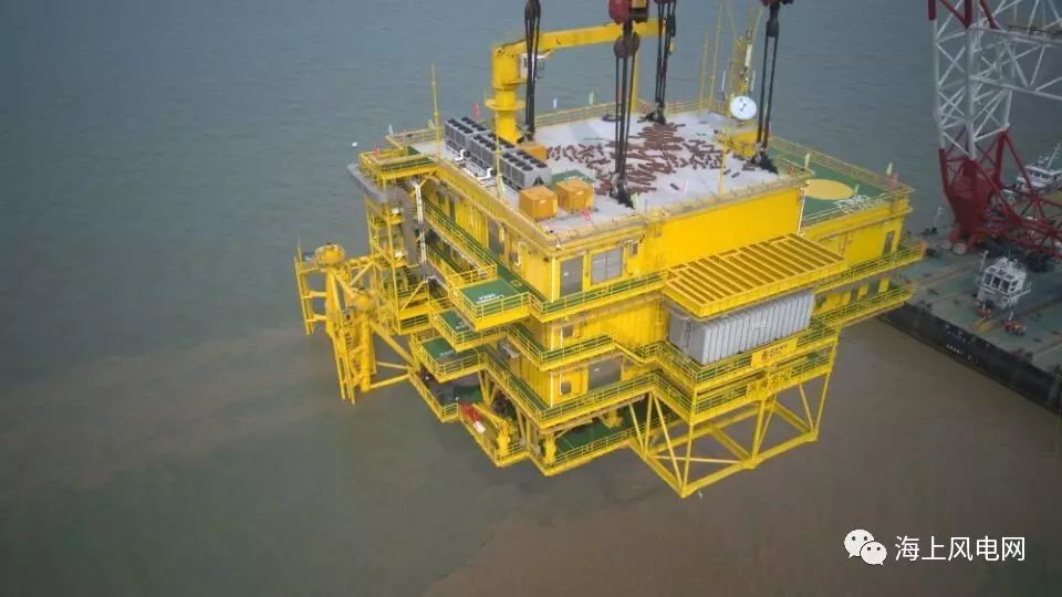 华电重工承建的亚洲最大容量海上升压站成功完成吊装