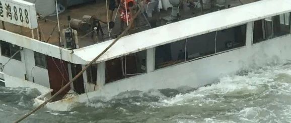 珠海金湾海上风电场项目施工单位成功营救9名遇险船员