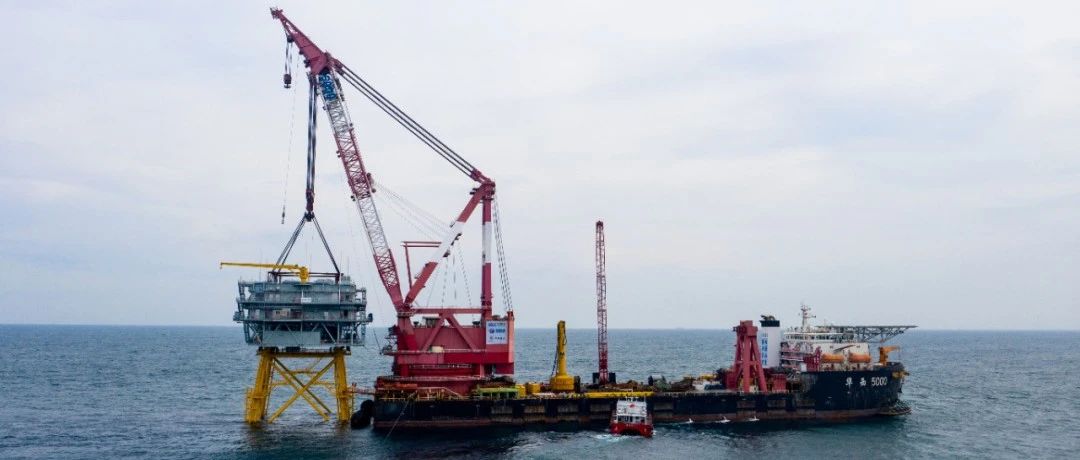 一线动态：中广核惠州港口一海上风电项目海上升压站完成吊装